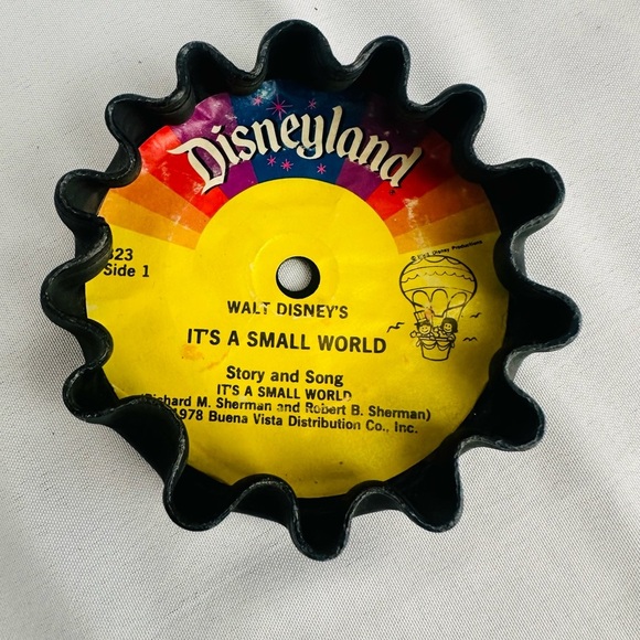 Vintage Disney it's a small world record, trinket dish - Picture 1 of 3